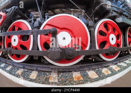 Vecchia locomotiva a vapore ruota e i dettagli delle aste Foto Stock