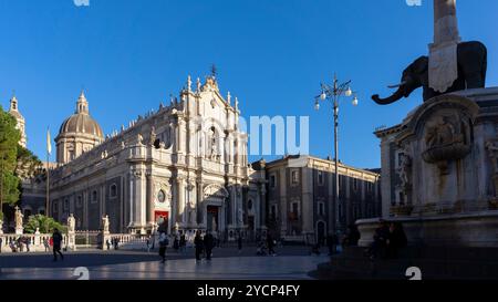 Piazza Duomo, Fontana dell'Elefante, Catania, Sicilia, Italia Foto Stock