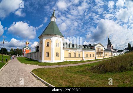 Chiesa ortodossa russa. Iversky monastero a Valday, Russia Foto Stock