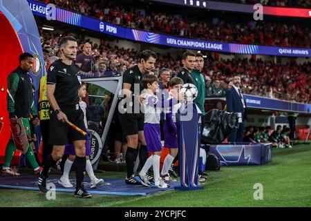 Lisbona, Portogallo. 23 ottobre 2024. Lisbona, Portogallo, 23 ottobre 2024: Arbitro Umut Meler in azione durante la partita di UEFA Champions League tra SL Benfica e Feyenoord all'Estadio da Luz, Lisbona il 23 ottobre 2024 (João Bravo / SPP) credito: SPP Sport Press Photo. /Alamy Live News Foto Stock