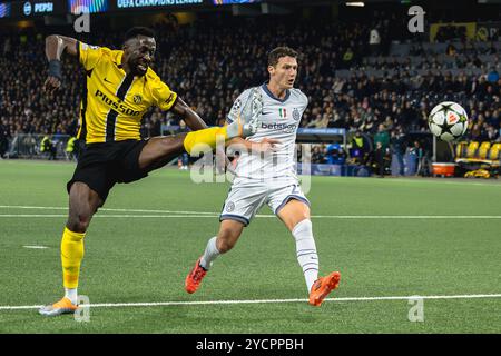 Berna, Svizzera. 23 ottobre 2024. Berna, Svizzera, 23 ottobre 2024: Silvere Ganvoula (35 YB) durante la partita di calcio di UEFA Champions League tra BSC Young Boys e FC Internazionale allo Stadion Wankdorf di Berna, Svizzera. Philipp Kresnik (Philipp Kresnik/Kresnikphotographie/SPP) credito: SPP Sport Press Photo. /Alamy Live News Foto Stock