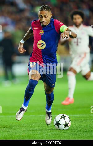 Barcellona, Spagna. 23 ottobre 2024. Raphinha del FC Barcelona gareggia durante la partita del terzo turno della UEFA Champions League tra FC Barcelona e Bayern Monaco a Barcellona, in Spagna, 23 ottobre 2024. Crediti: Joan Gosa/Xinhua/Alamy Live News Foto Stock