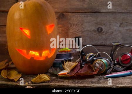 Testa di zucca di Halloween con bastoncini da pesca Foto Stock