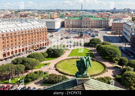 Vista dall'alto della città dalla piattaforma di osservazione della cattedrale di Sant'Isacco a San Pietroburgo, Russia Foto Stock