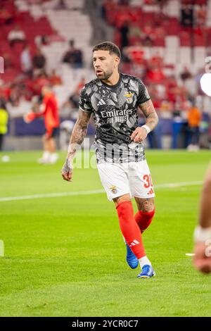 Lisboa, Portogallo. 23 ottobre 2024. Nicolas Otamendi del Benfica visto durante la partita di UEFA Champions League, tra Benfica e Feyenoord all'Estadio Sport Lisboa e Benfica. Punteggio finale; Benfica 1:3 Feyenoord. Credito: SOPA Images Limited/Alamy Live News Foto Stock