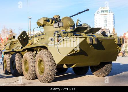 Esercito Russo BTR-82 ruote veicolo blindato trasporto di personale Foto Stock