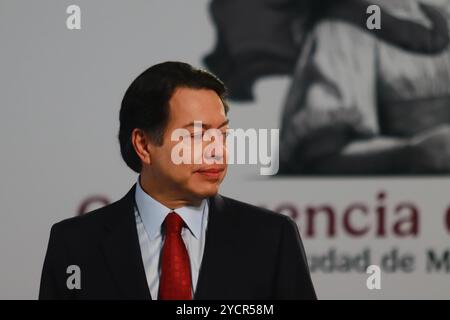 Non esclusivo: Mario Delgado , Segretario della pubblica istruzione (SEP), interviene durante la conferenza stampa del presidente messicano Claudia Sheinbaum Pardo Foto Stock