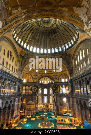 Vista interna di Hagia Sophia, Ayasofya, Istanbul, Turchia Foto Stock