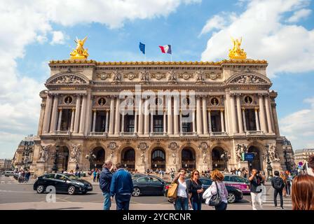 PARIGI, FRANCIA - 9 GIUGNO: Vista sullo splendido edificio dell'accademia musicale alla luce del giorno a Parigi, Francia, il 9 giugno 2015 Foto Stock