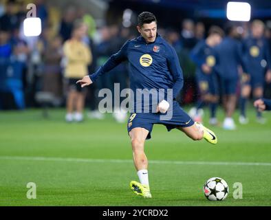 Barcellona, Spagna. 23 ottobre 2024. Calcio: Champions League, FC Barcelona - Bayern Monaco, turno preliminare, partita 3 all'Estadi Olimpic Lluis Companys. Robert Lewandowski di Barcellona si riscalda. Crediti: Sven Hoppe/dpa/Alamy Live News Foto Stock