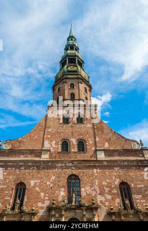 Vista sul vecchio St James cathedral in Riga Foto Stock