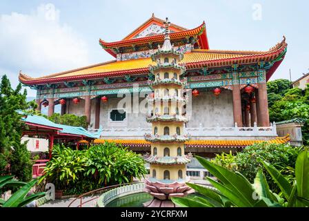 Fontana nel Tempio di Kek Lok Si cantiere, George Town, Penang, Malaysia Foto Stock