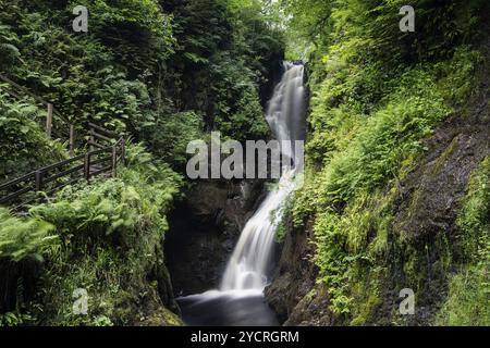 Una vista della cascata di Glenareff pittoreschi nell'Irlanda del Nord Foto Stock