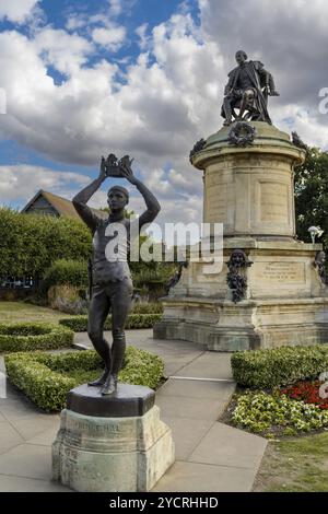 Stratford-upon-Avon, Regno Unito, 31 agosto 2022: Veduta del Gower Memorial e statua del Principe Hal, Europa Foto Stock