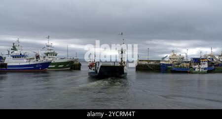 Greencastle, Irlanda, 9 luglio 2022: Il traghetto Lough Foyle parte dal porto di Greencastle per attraversare Magilligan Point in Irlanda del Nord, in Europa Foto Stock