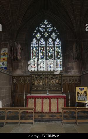 Chester, Regno Unito, 26 agosto 2022: Vista dettagliata di una delle cappelle laterali all'interno della storica Cattedrale di Chester nel Cheshire, Europa Foto Stock