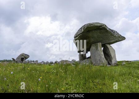 Una vista del Dolmen Kilclooney nella contea di Donegal in Irlanda Foto Stock