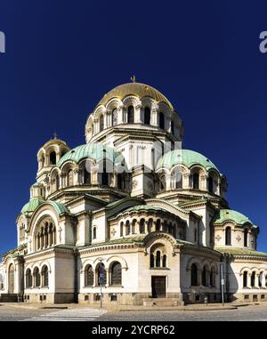 Sofia, Bulgaria, 30 ottobre, 2022: Veduta della Cattedrale di Sant'Alessandro Nevskij nel centro di Sofia, Europa Foto Stock