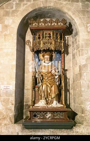 Canterbury, Regno Unito, 10 settembre 2022: Statua dell'Arcivescovo di Canterbury all'interno della Cattedrale di Canterbury, Europa Foto Stock