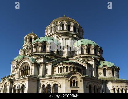 Sofia, Bulgaria, 30 ottobre, 2022: Veduta della Cattedrale di Sant'Alessandro Nevskij nel centro di Sofia, Europa Foto Stock