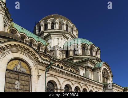 Sofia, Bulgaria, 30 ottobre, 2022: Veduta dettagliata della Cattedrale di Sant'Alessandro Nevskij nel centro di Sofia, Europa Foto Stock