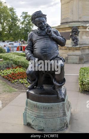 Stratford-upon-Avon, Regno Unito, 31 agosto 2022: Veduta del Gower Memorial e statua di Falstaff, Europa Foto Stock