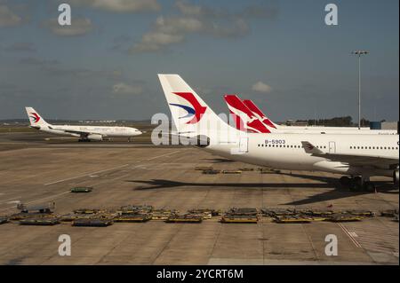 23.09.2018, Sydney, nuovo Galles del Sud, Australia, Vista degli aeromobili China Eastern e Qantas parcheggiati presso l'Aeroporto Internazionale Kingsford Smith di Sydney, o Foto Stock