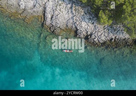 Vista aerea di due pagaie al largo della costa dell'Istria, Croazia. Foto Stock