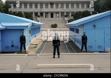 02.05.2013, Panmunjom, Corea del Sud, Asia, le guardie sudcoreane si trovano in una posizione difensiva presso la striscia di confine nella zona di sicurezza congiunta all'interno della d Foto Stock