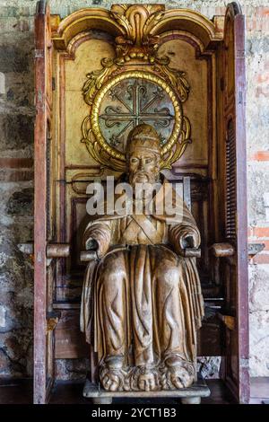 Immagine dell'eterno padre, scolpito in legno di cedro, XVII secolo, ex convento di Santo Domingo, Antigua Guatemala, dipartimento di Sacatepéquez, Guatemala Foto Stock