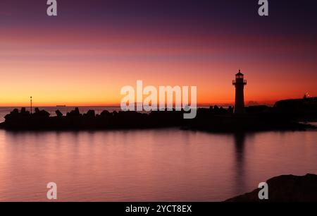 Faro di Wollongong Breakwater all'alba Foto Stock