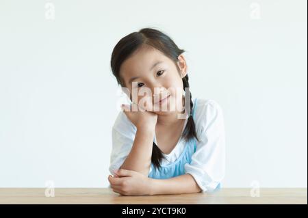 Ragazza di pensiero Foto Stock