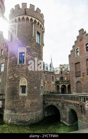 Castello con fossati, castello di Paffendorf, Bergheim, distretto di Rhein-Erft, Renania, Renania settentrionale-Vestfalia, Germania Foto Stock