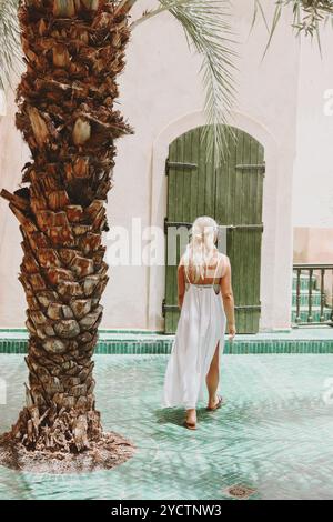 Scopri i colori, le texture e i paesaggi di Marrakech, dai vivaci mercati alle tranquille montagne dell'Atlante e al vasto deserto di Agafay Foto Stock