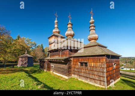 Chiesa di Santa Paraskeva, greco-cattolica, 1766 anni, trasferita dal villaggio di Nova Polianka a skansen presso il Museo culturale ucraino, regione di Prešov, Slovacchia Foto Stock