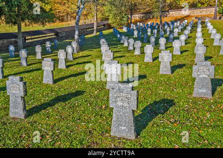 Cimitero dei soldati tedeschi della seconda guerra mondiale, uccisi nella battaglia del passo di Dukla, nel villaggio di Hunkovce, vicino a Svidnik, regione di Prešov, Slovacchia Foto Stock