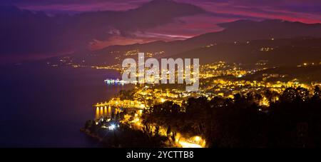 Riviera di Opatija bay sera vista panoramica Foto Stock