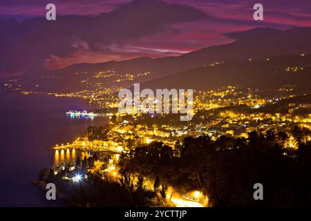 Riviera di Opatija bay sera vista panoramica Foto Stock