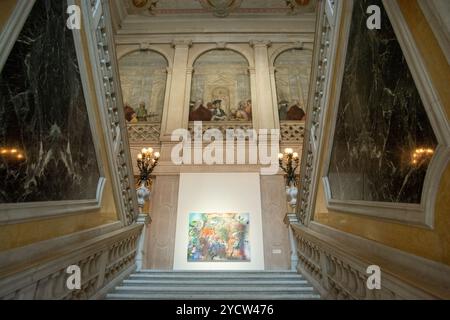 VENEZIA, ITALIA - 18 MARZO 2023: Palazzo grassi o Palazzo grassi-Stucky, uno spazio espositivo per l'arte contemporanea. Architettura classica veneziana Foto Stock