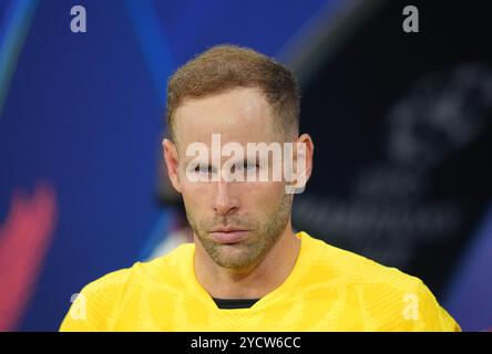 Lipsia, Germania. 23 ottobre 2024. Péter Gulácsi di Lipsia guarda durante la partita di Champions League - MD3 tra RB Leipzig - Liverpool alla Red Bull Arena di Lipsia, Germania. Crediti: Ulrik Pedersen/Alamy Foto Stock