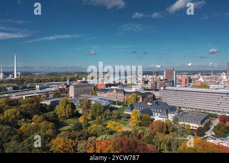 Leverkusen, Renania settentrionale-Vestfalia, Germania: Skyline vista aerea autunnale dello stabilimento di Chempark (Bayerwerk), parco industriale dell'industria chimica della Bayer AG Foto Stock