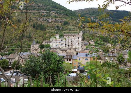 Sainte-Enimie, Gorges du Tarn in Francia - 3 settembre 2024: Vista su uno dei più bei villaggi della Francia Foto Stock