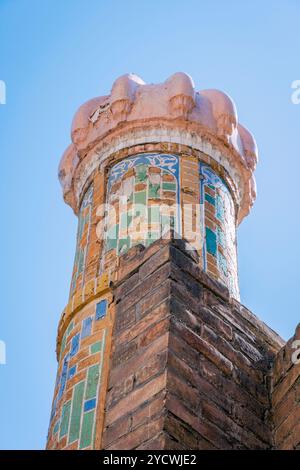 Colorato mosaico sul minareto di Hazrat Khizr moschea, Samarcanda, Uzbekistan Foto Stock