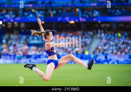 Alina Rotaru-Kottmann partecipa al salto lungo ai Giochi Olimpici di Parigi 2024. Foto Stock