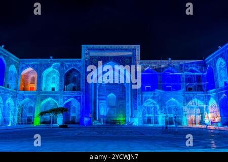 Registan di notte, Samarcanda, Uzbekistan Foto Stock