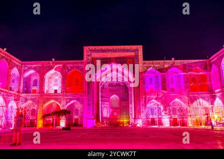 Registan di notte, Samarcanda, Uzbekistan Foto Stock