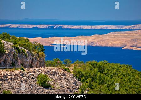 Il canale di Velebit lungomare e isole deserte di Pag e vista di Rab Foto Stock