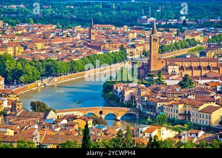 Cry di Verona e il fiume Adige vista aerea Foto Stock