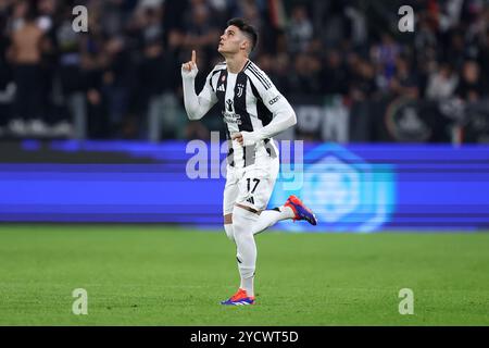 Vasilije Adzic della Juventus FC gesti durante la partita di calcio della UEFA Champions League tra Juventus FC e VfB Stuttgart allo stadio Allianz il 22 ottobre 2024 a Torino. Foto Stock