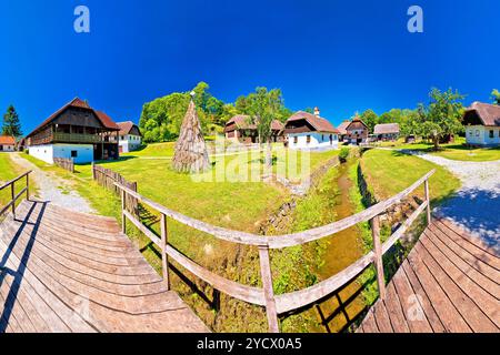 Tradizionale villaggio di Kumrovec nella regione Zagorje della Croazia vista panoramica Foto Stock